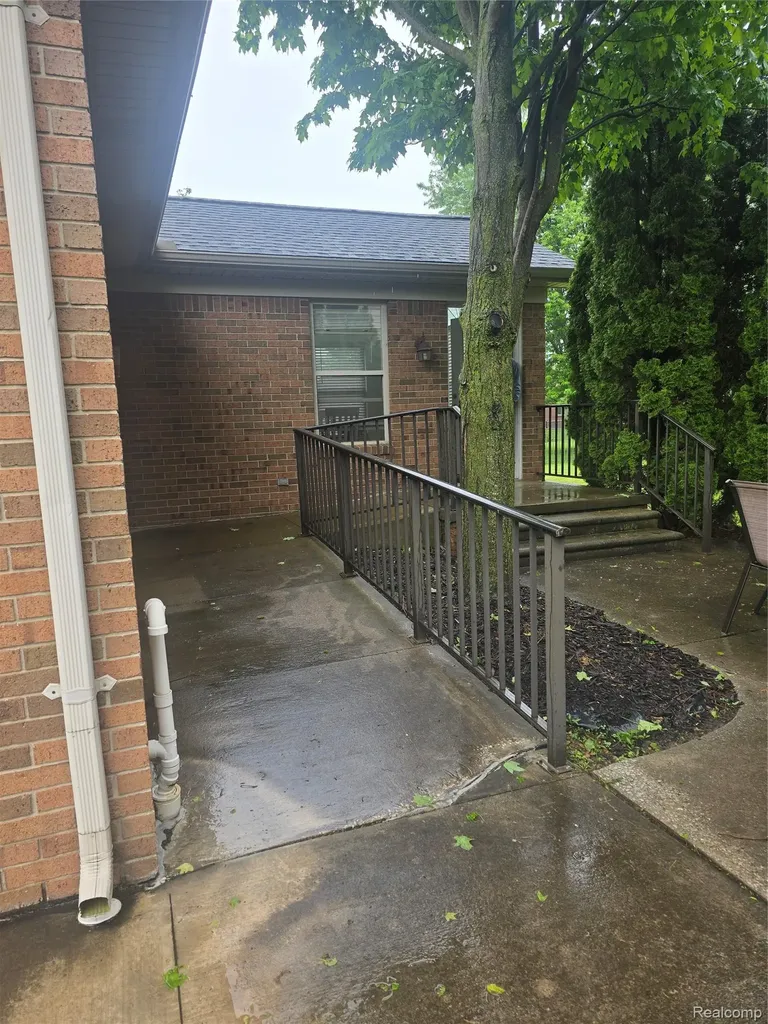 35050 Newport Court New Baltimore City MI 48047