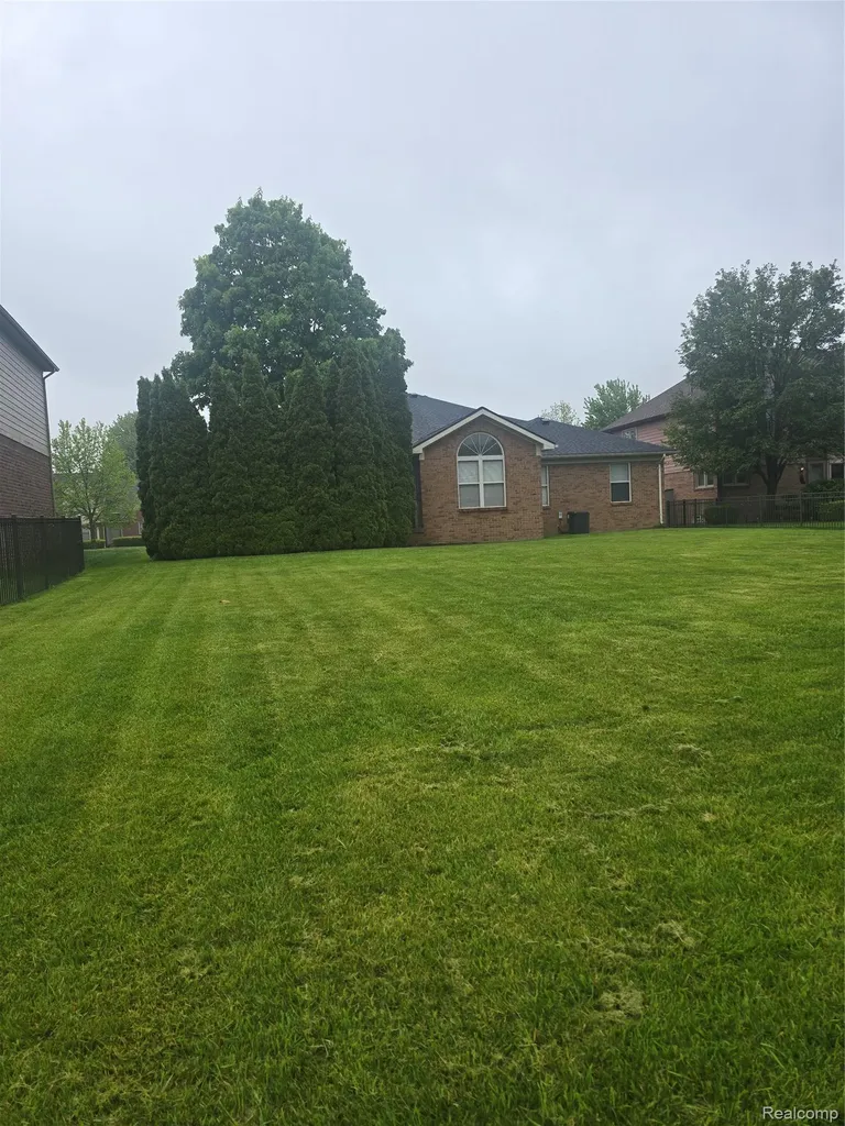 35050 Newport Court New Baltimore City MI 48047
