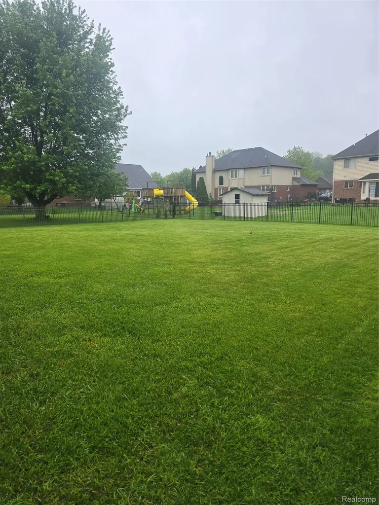 35050 Newport Court New Baltimore City MI 48047