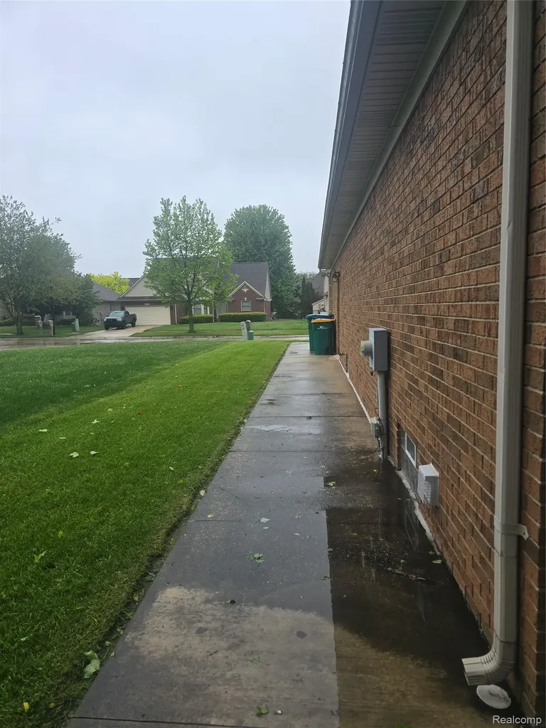 35050 Newport Court New Baltimore City MI 48047