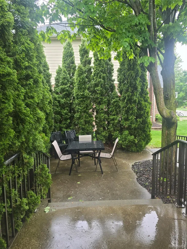 35050 Newport Court New Baltimore City MI 48047