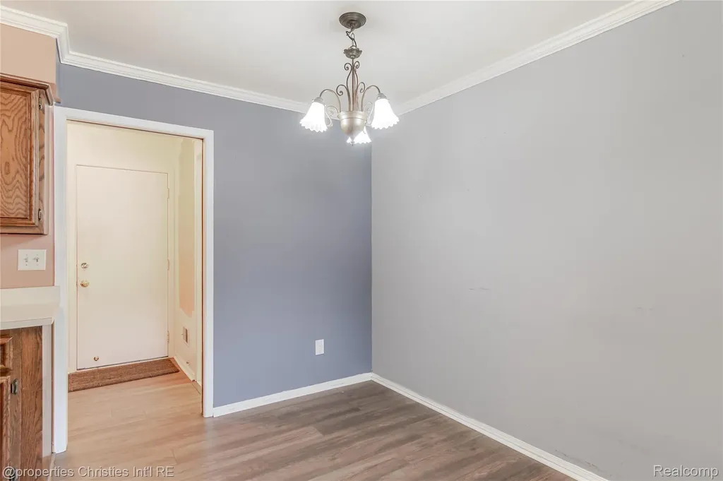 28644 Imperial Drive Warren City MI 48093
