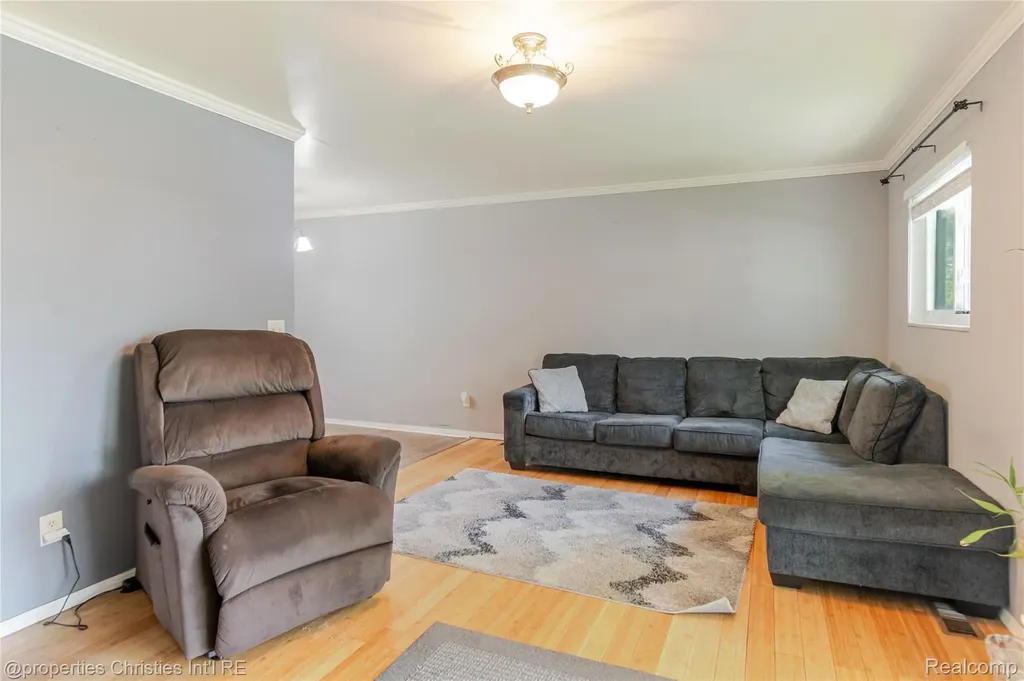 28644 Imperial Drive Warren City MI 48093