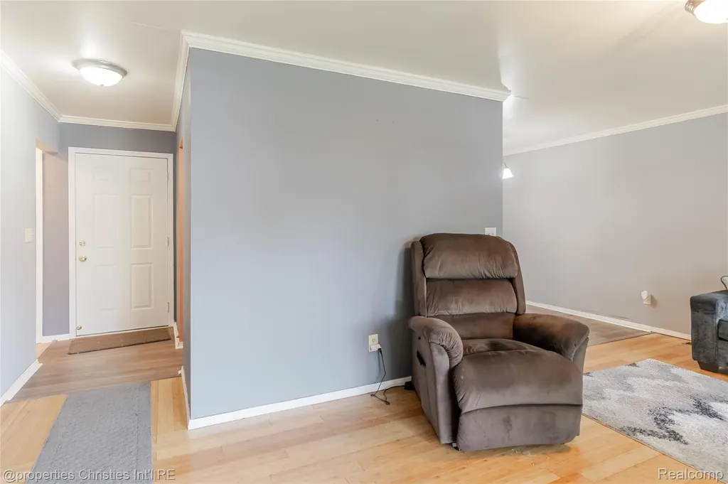 28644 Imperial Drive Warren City MI 48093
