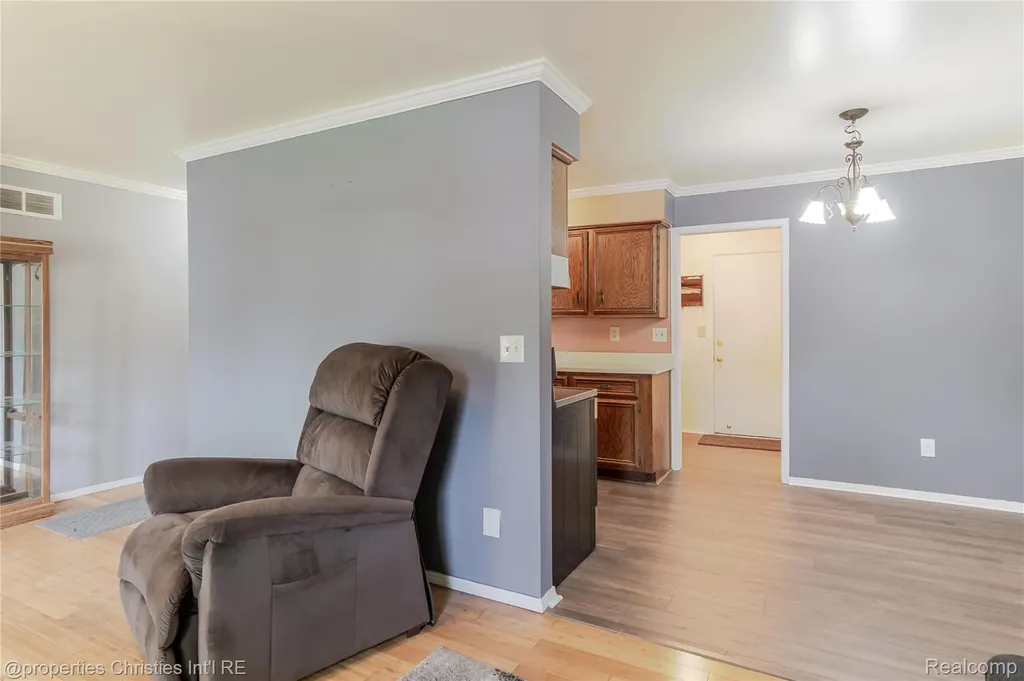 28644 Imperial Drive Warren City MI 48093