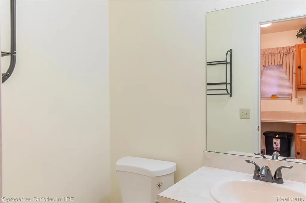 28644 Imperial Drive Warren City MI 48093