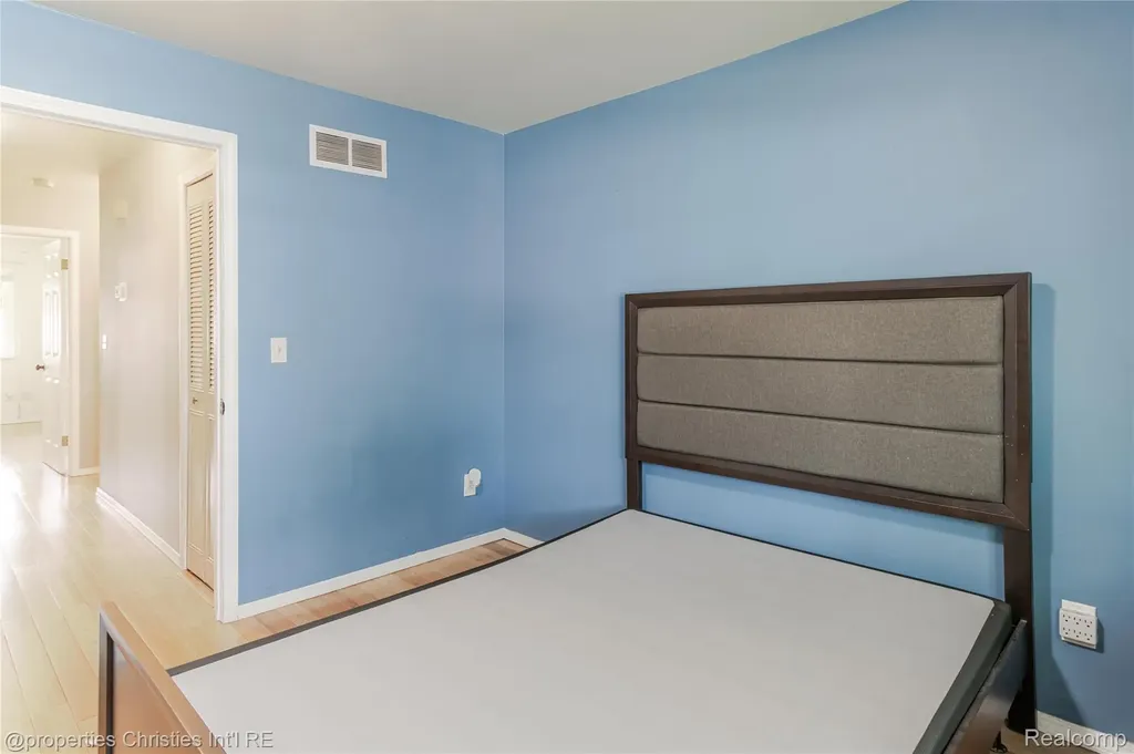 28644 Imperial Drive Warren City MI 48093