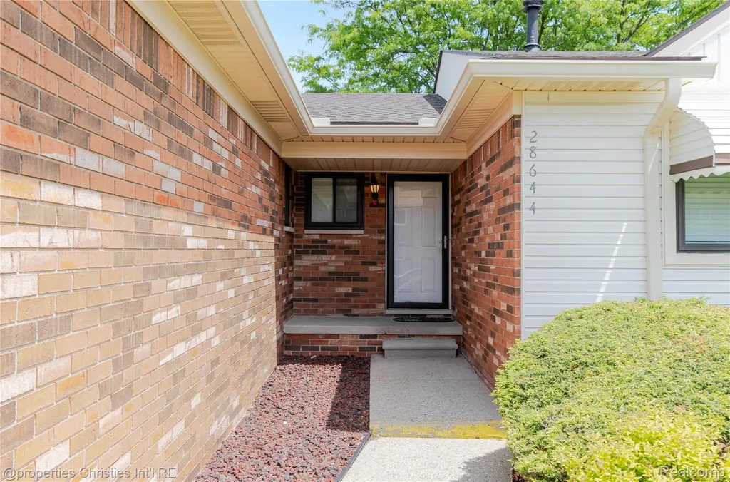 28644 Imperial Drive Warren City MI 48093