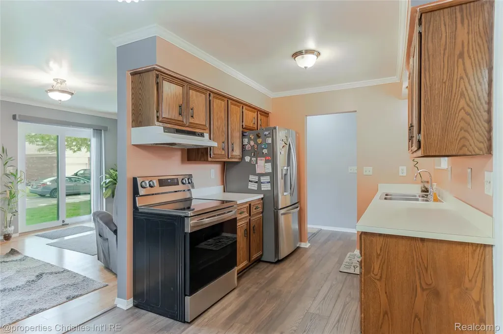 28644 Imperial Drive Warren City MI 48093
