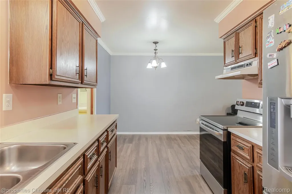 28644 Imperial Drive Warren City MI 48093