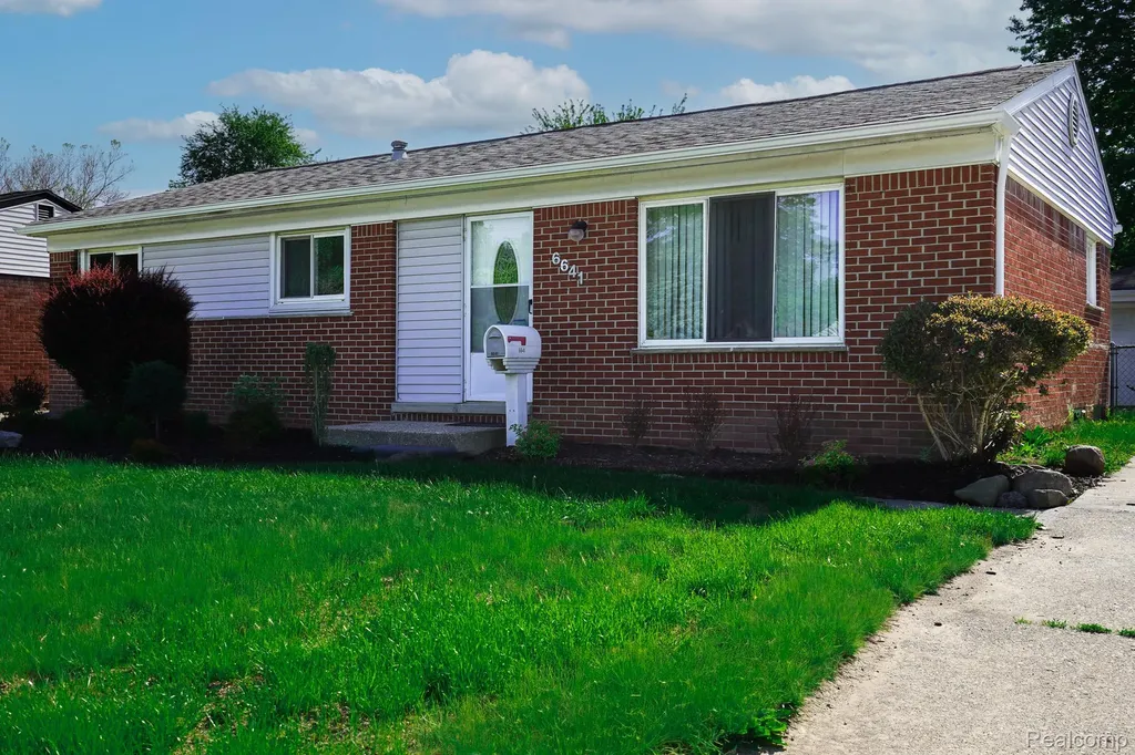 6641 Niagara Street Romulus City MI 48174