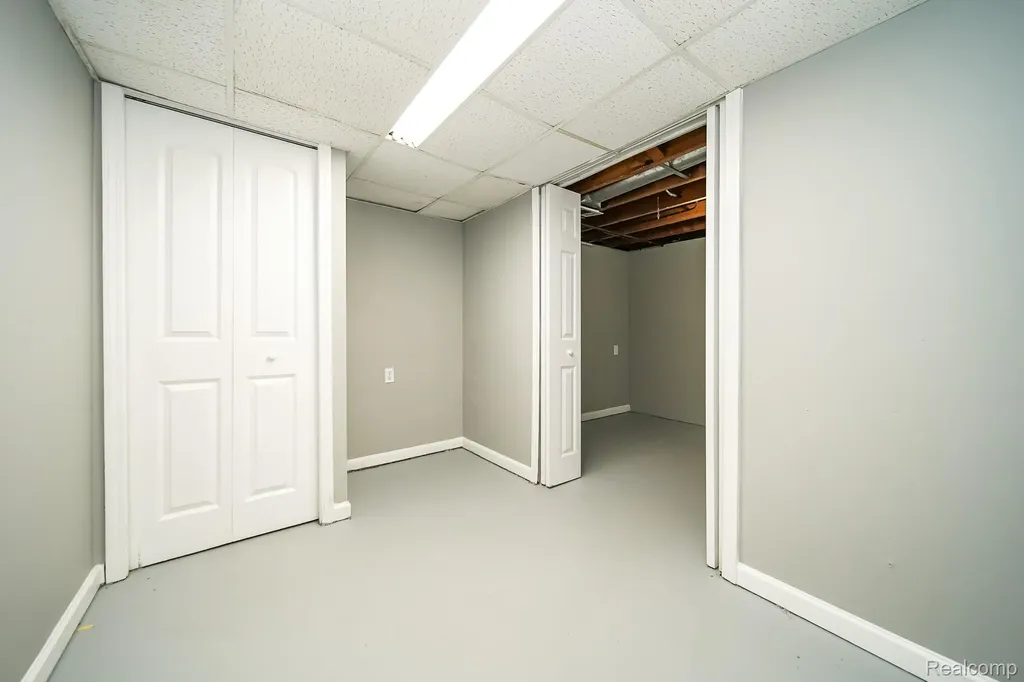 6641 Niagara Street Romulus City MI 48174