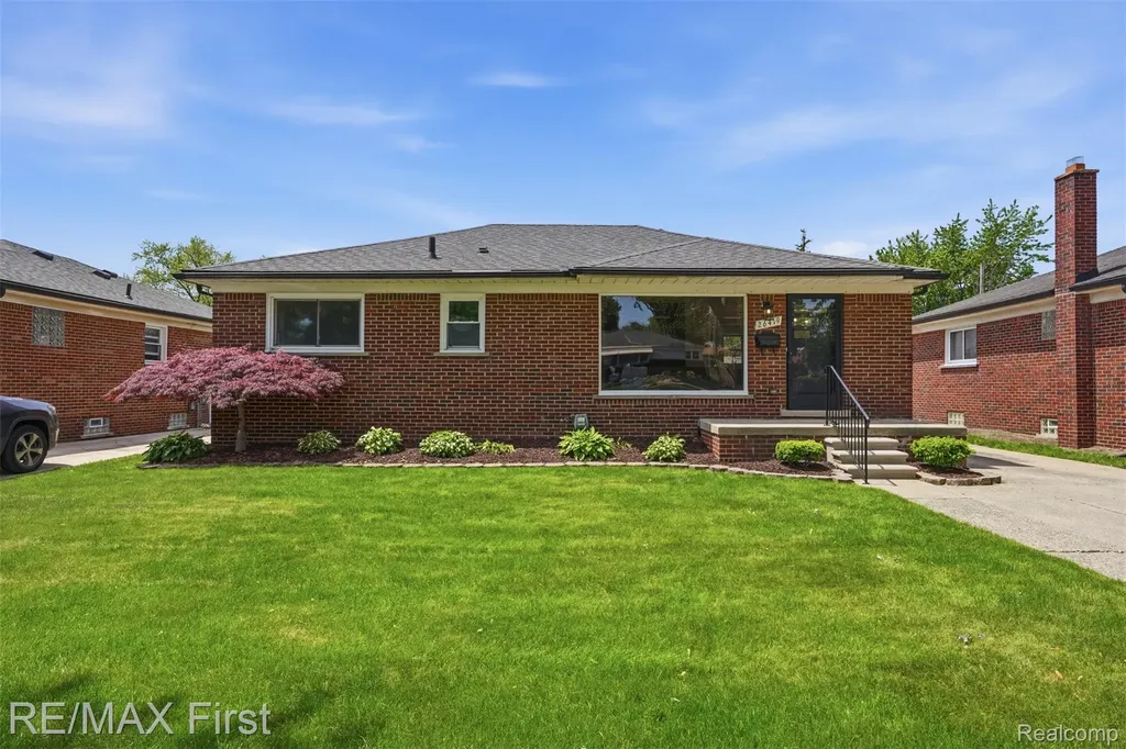 26419 Princeton Street St. Clair Shores City MI 48081