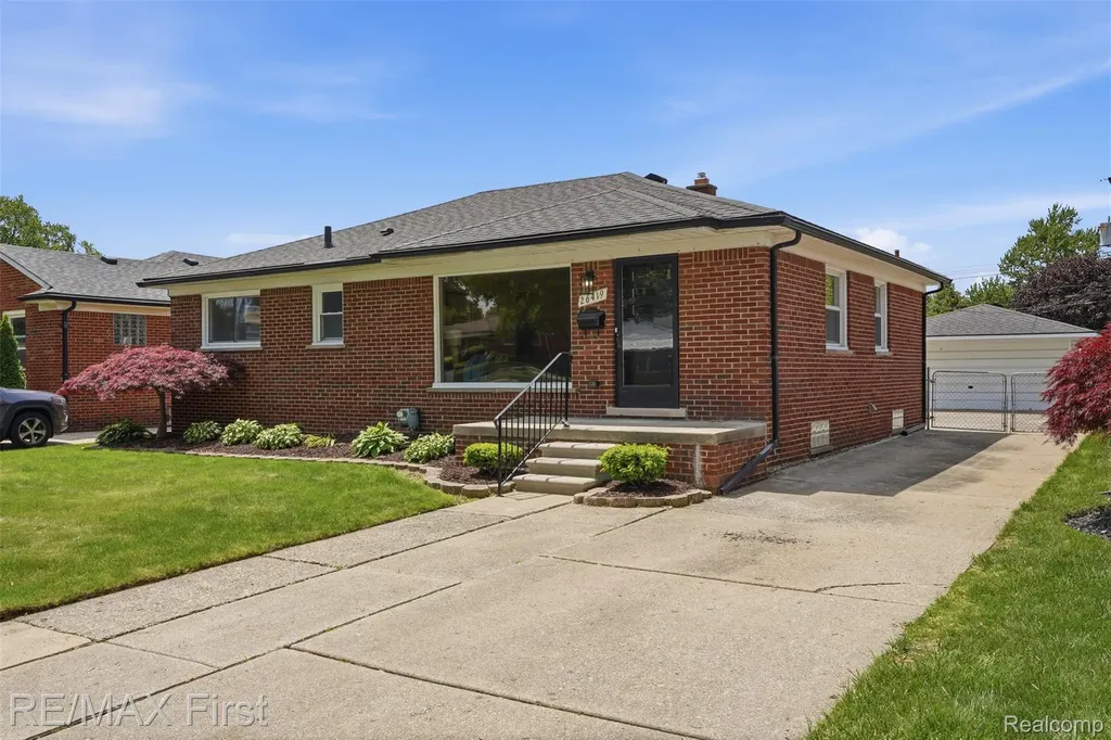26419 Princeton Street St. Clair Shores City MI 48081