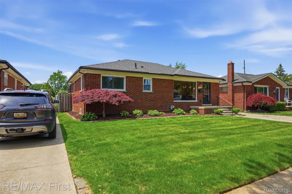 26419 Princeton Street St. Clair Shores City MI 48081