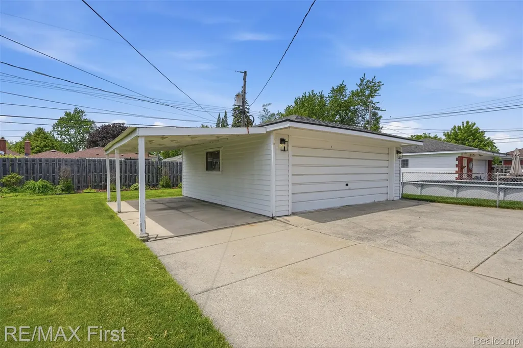 26419 Princeton Street St. Clair Shores City MI 48081