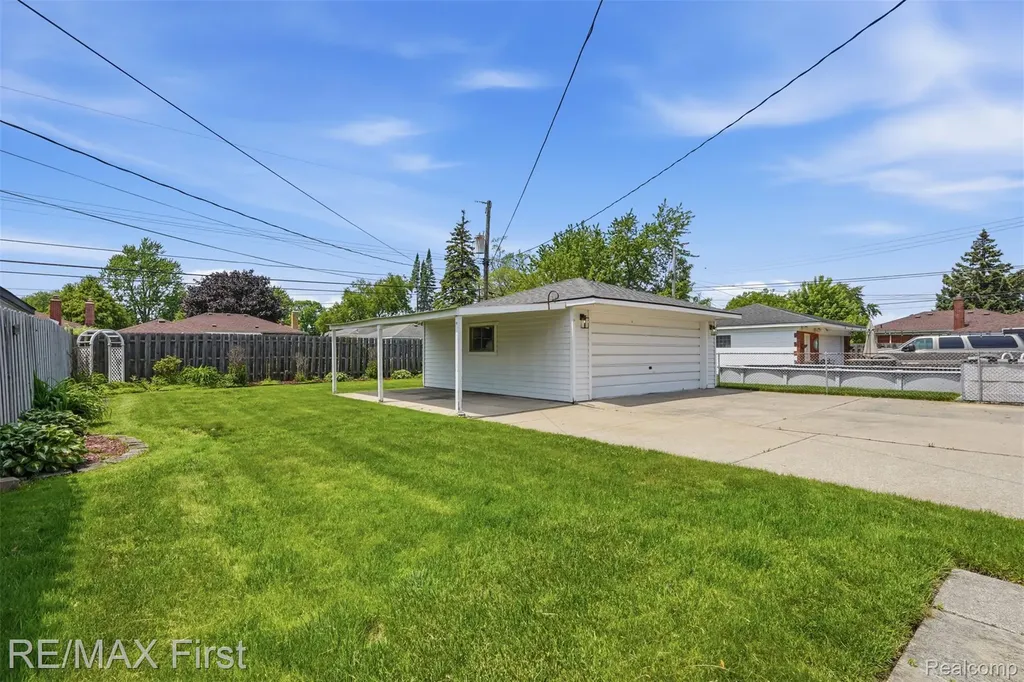 26419 Princeton Street St. Clair Shores City MI 48081