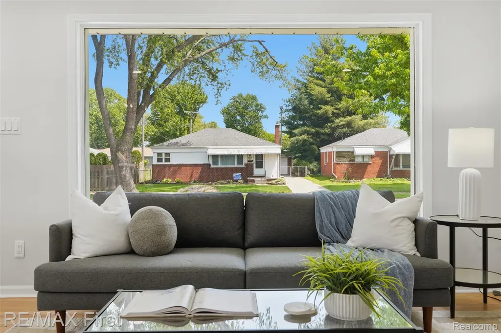 26419 Princeton Street St. Clair Shores City MI 48081