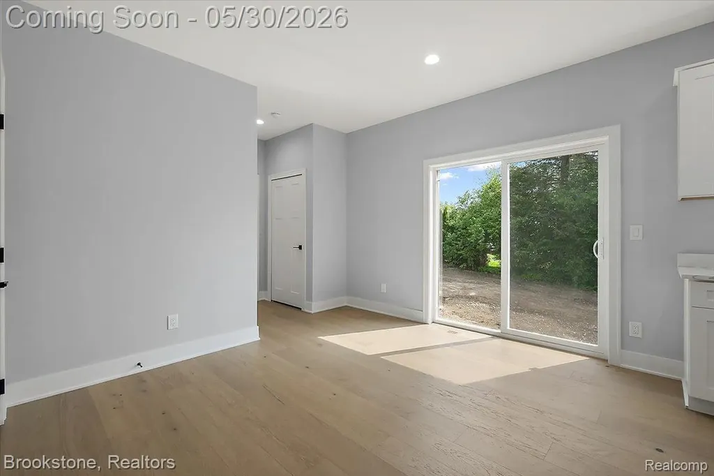 1085 Tecumseh Avenue Waterford Charter Township MI 48327