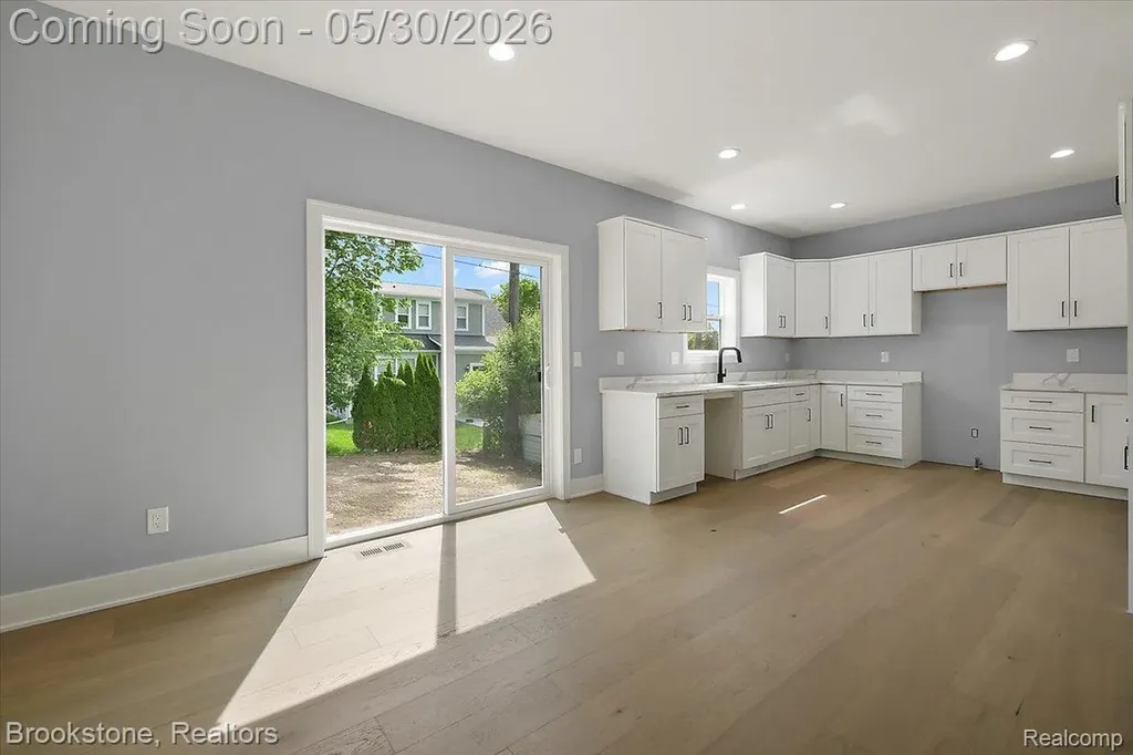 1085 Tecumseh Avenue Waterford Charter Township MI 48327