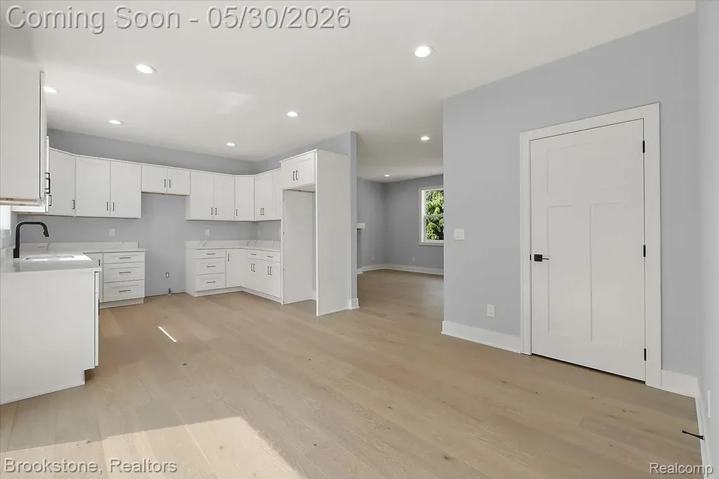 1085 Tecumseh Avenue Waterford Charter Township MI 48327