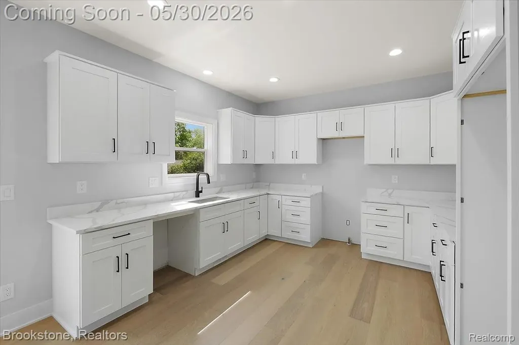 1085 Tecumseh Avenue Waterford Charter Township MI 48327