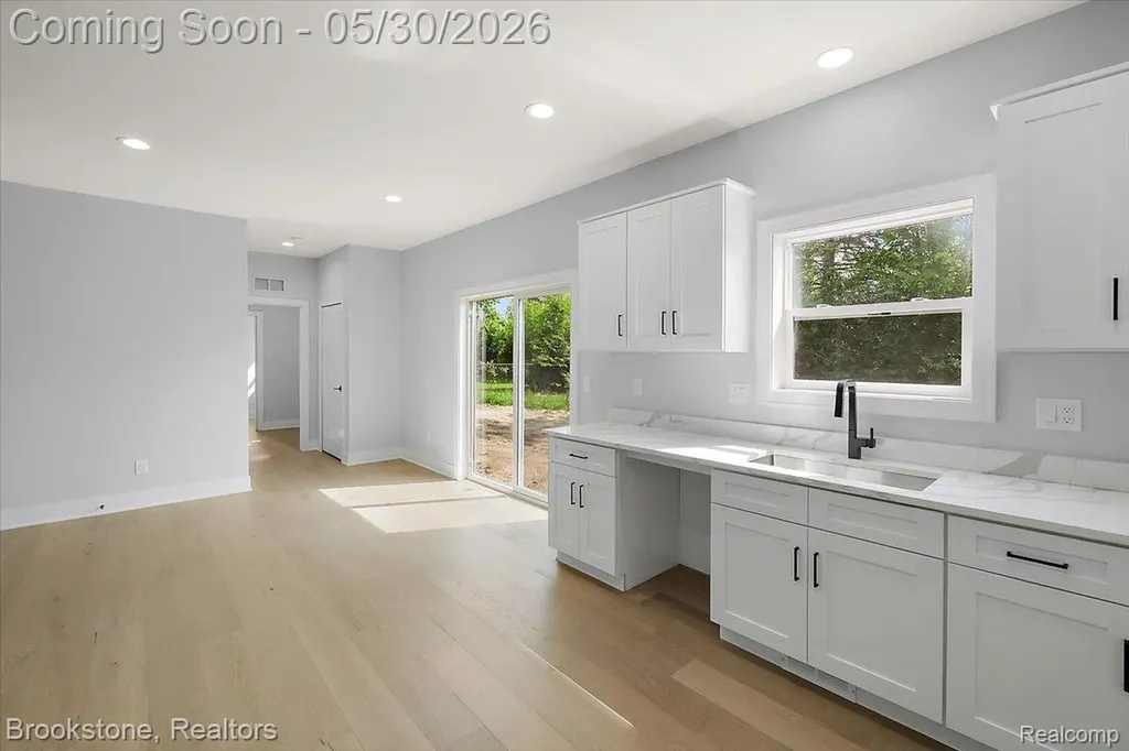 1085 Tecumseh Avenue Waterford Charter Township MI 48327