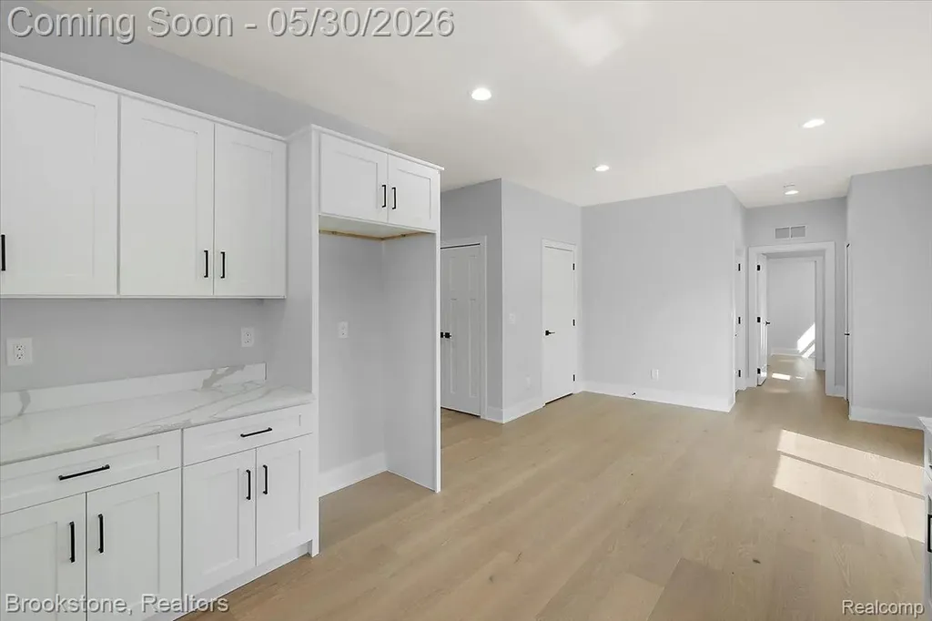 1085 Tecumseh Avenue Waterford Charter Township MI 48327