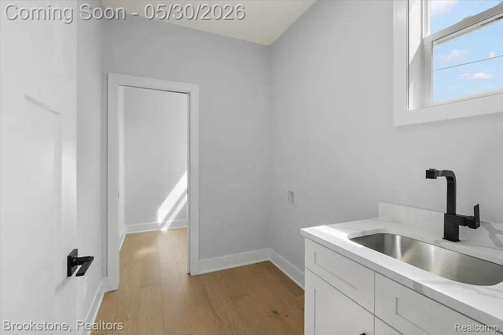 1085 Tecumseh Avenue Waterford Charter Township MI 48327