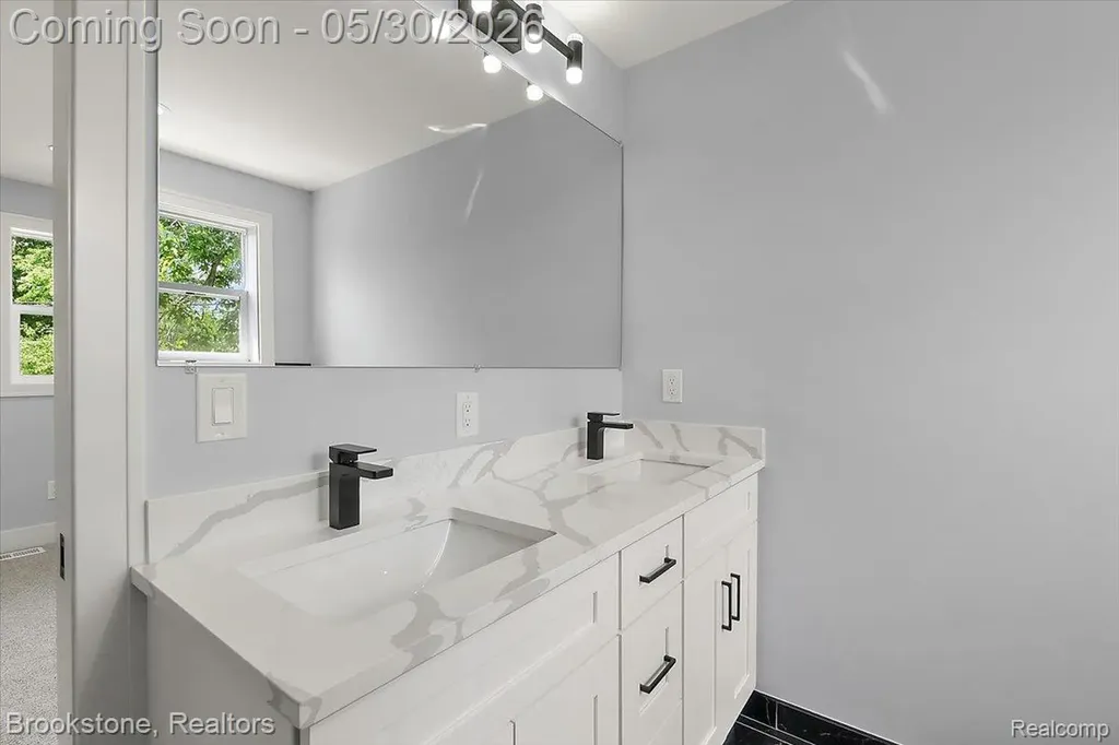 1085 Tecumseh Avenue Waterford Charter Township MI 48327