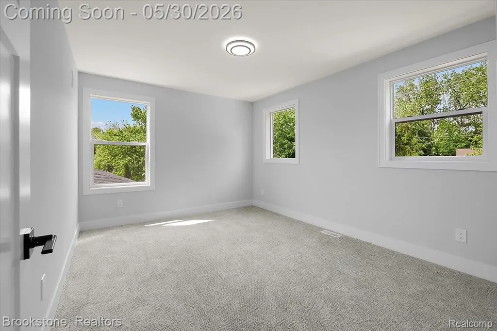 1085 Tecumseh Avenue Waterford Charter Township MI 48327