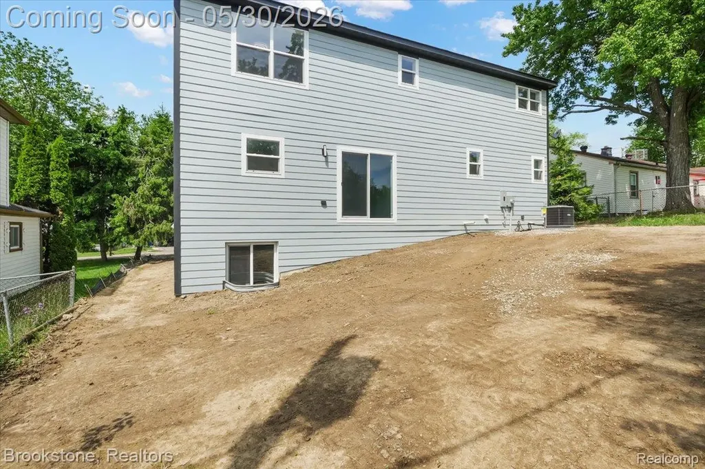 1085 Tecumseh Avenue Waterford Charter Township MI 48327