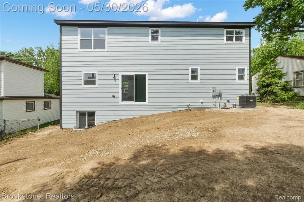 1085 Tecumseh Avenue Waterford Charter Township MI 48327