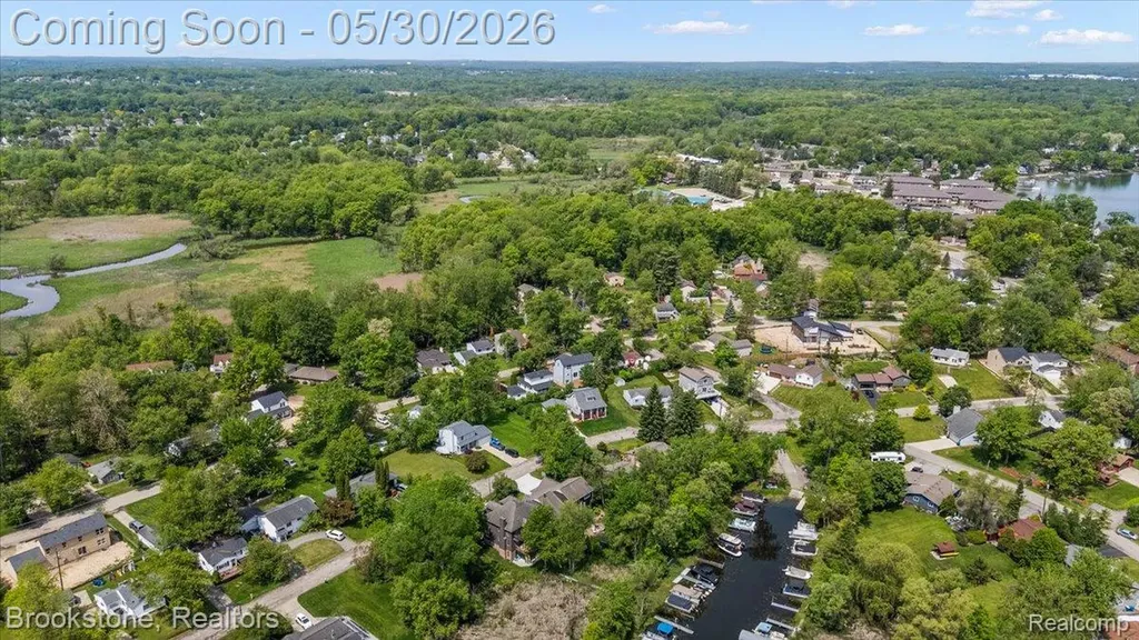 1085 Tecumseh Avenue Waterford Charter Township MI 48327