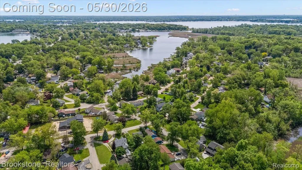 1085 Tecumseh Avenue Waterford Charter Township MI 48327