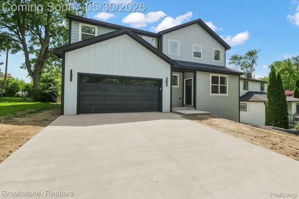 1085 Tecumseh Avenue Waterford Charter Township MI 48327