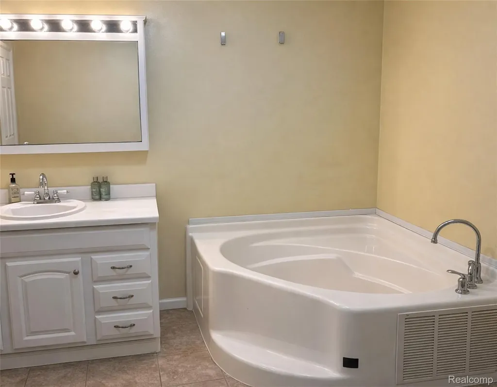1756 Skyview Drive Genoa Township MI 48114