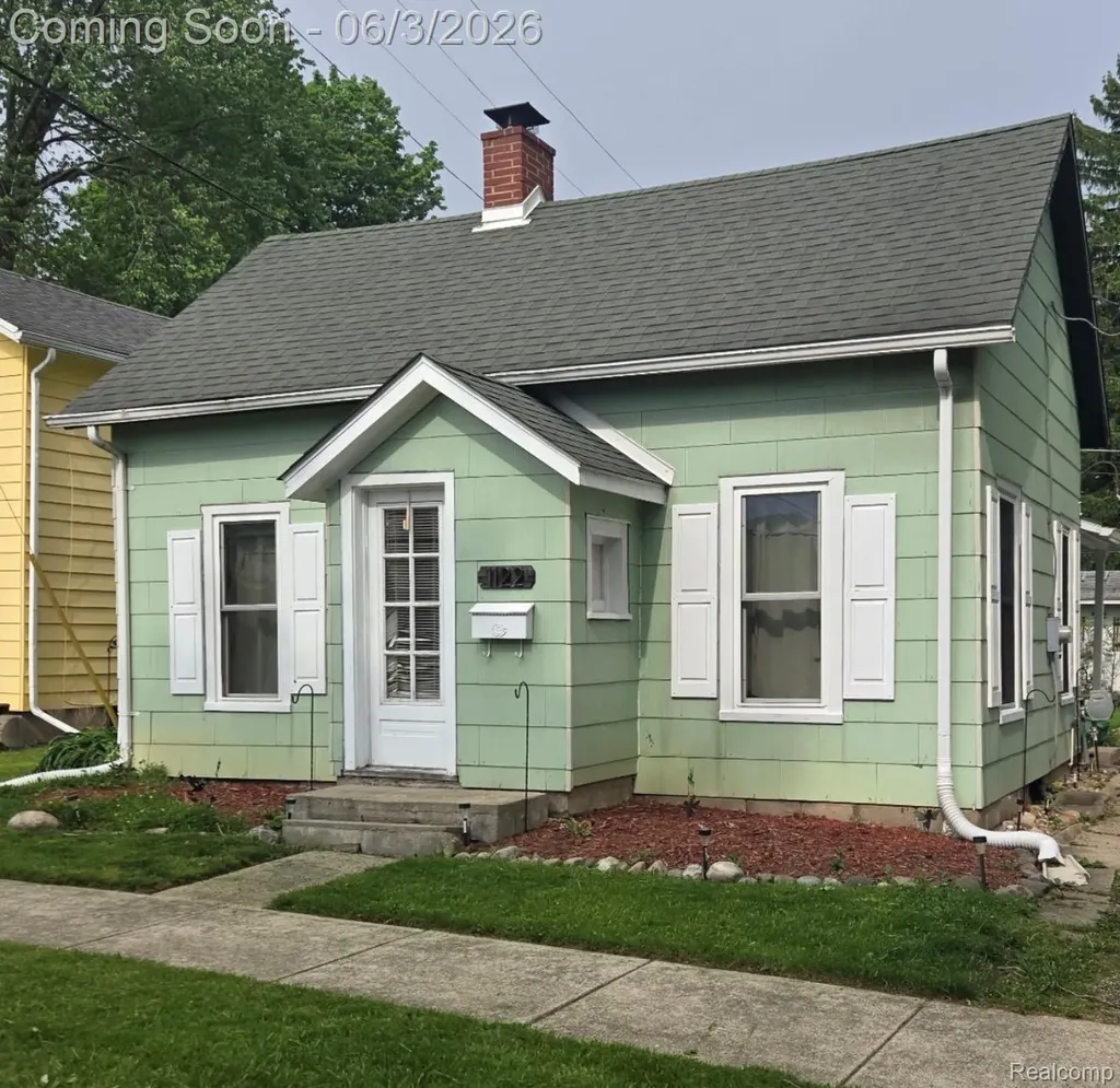 1122 N Madison Street Lapeer City MI 48446