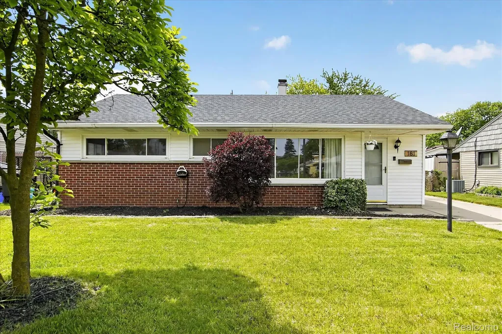 181 Brandt Street Garden City City MI 48135