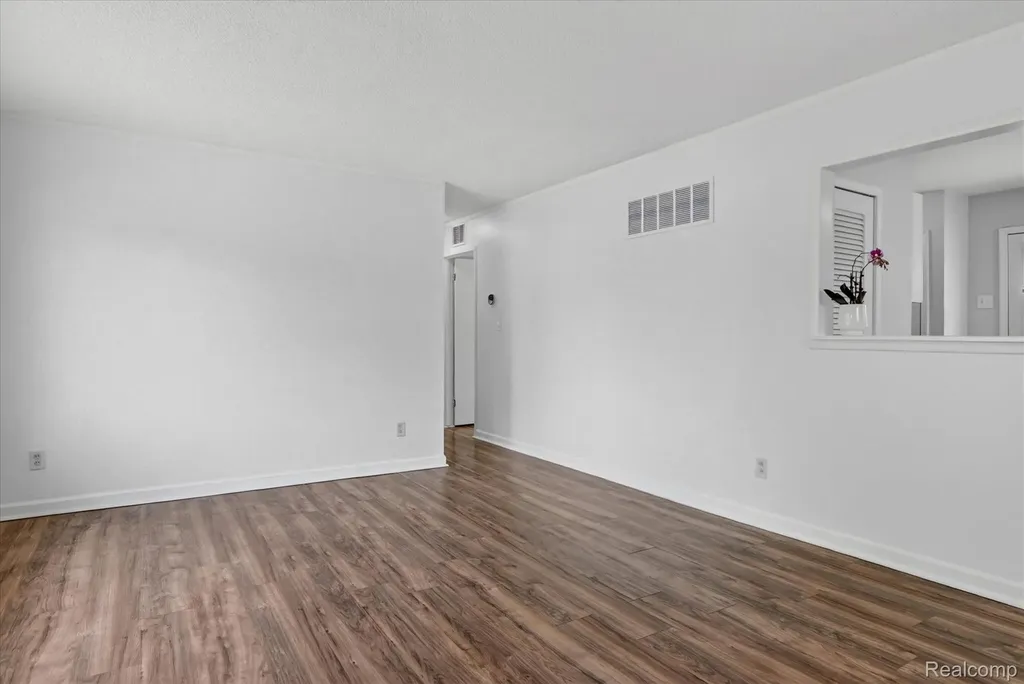 181 Brandt Street Garden City City MI 48135