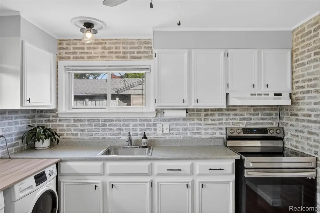 181 Brandt Street Garden City City MI 48135