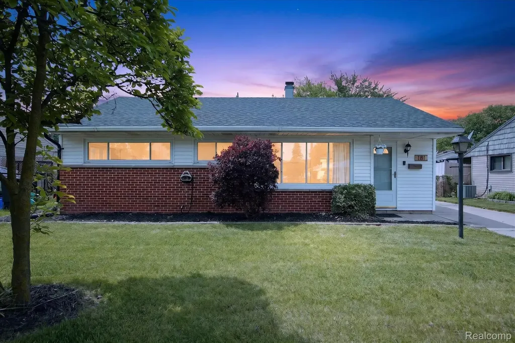 181 Brandt Street Garden City City MI 48135