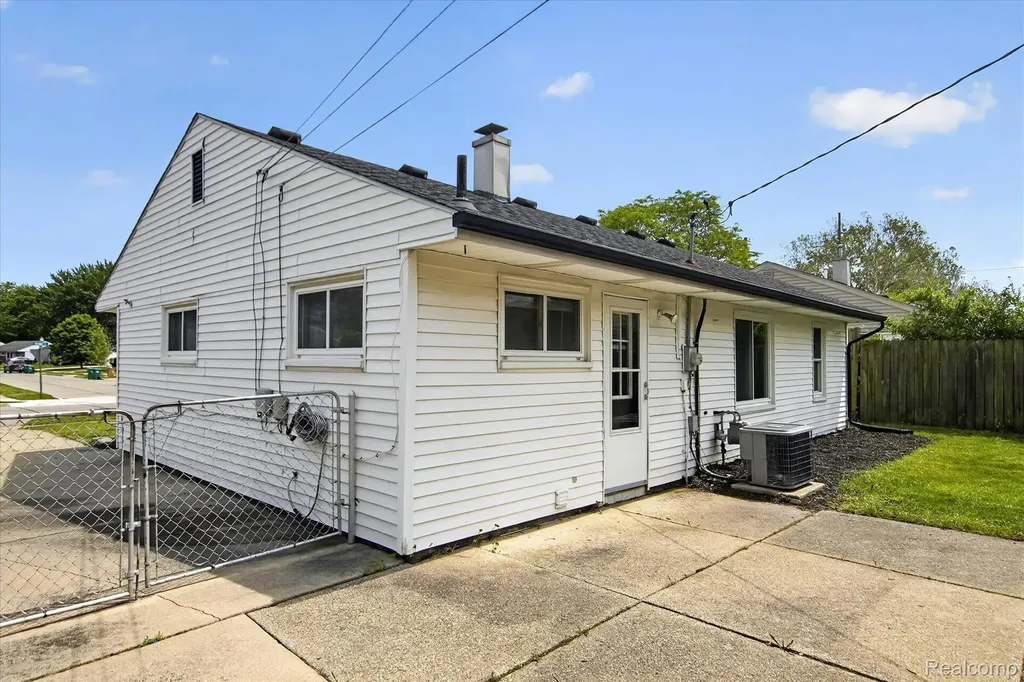 181 Brandt Street Garden City City MI 48135
