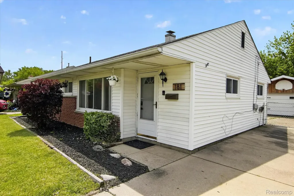 181 Brandt Street Garden City City MI 48135