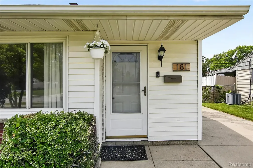 181 Brandt Street Garden City City MI 48135