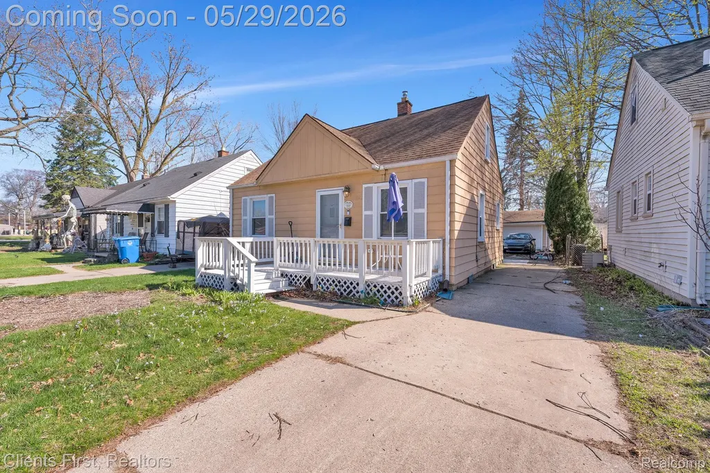24047 Stanford Street Dearborn Heights City MI 48125