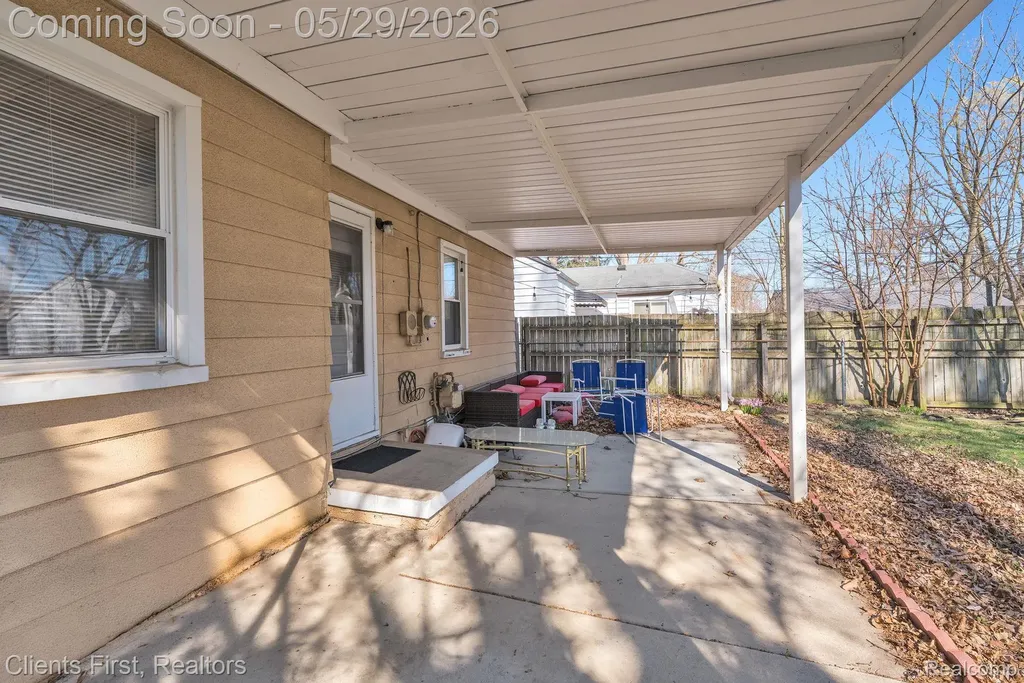 24047 Stanford Street Dearborn Heights City MI 48125
