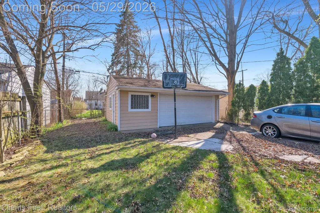 24047 Stanford Street Dearborn Heights City MI 48125