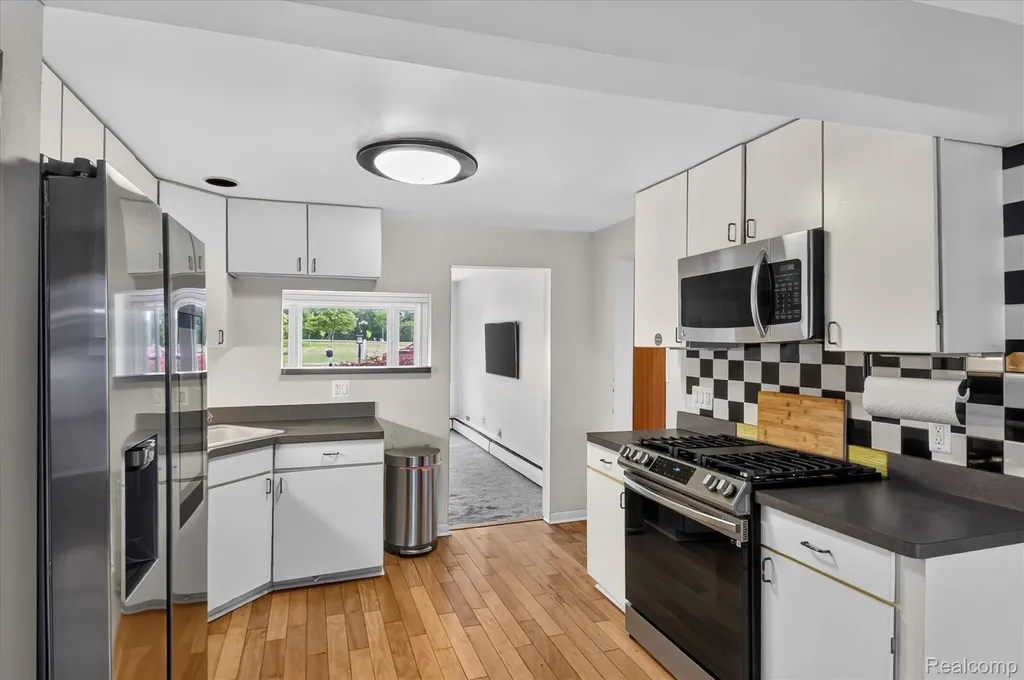 962 Sylvanwood Drive Troy City MI 48085