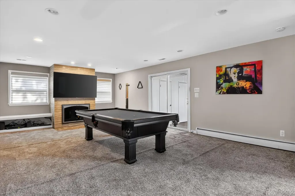 962 Sylvanwood Drive Troy City MI 48085